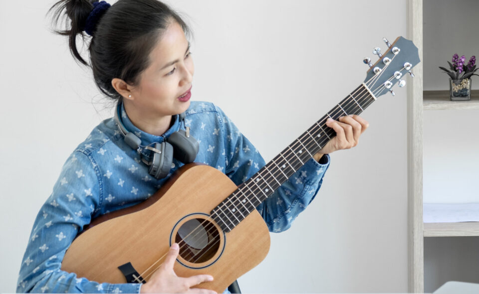 How To Learn To Play The Guitar